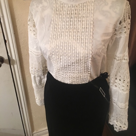 BRAND NEW KOREA WHITE LACE TOP RARE - Picture 2 of 8